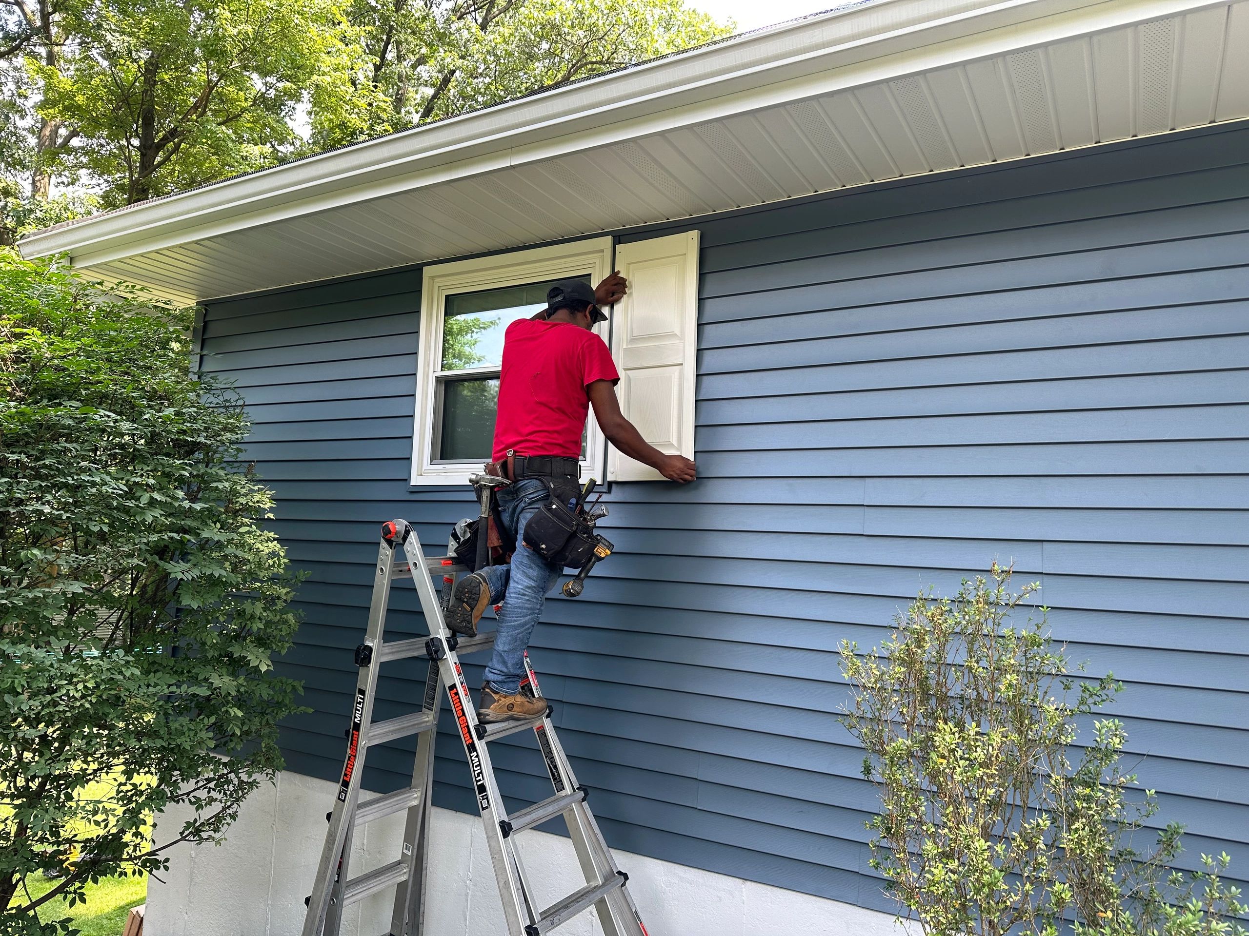 Soffit fitting and trim